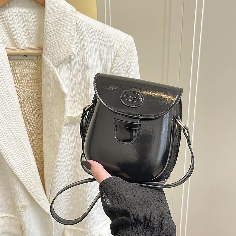 

Niche fashion mini versatile mobile phone bag women s autumn new design oil wax leather high-end messenger bag чёрный