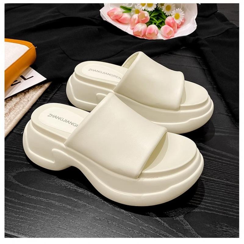 Muffin thick bottom with slippers for women's outer wear 2025 summer new versatile small height increase beach cool slippers