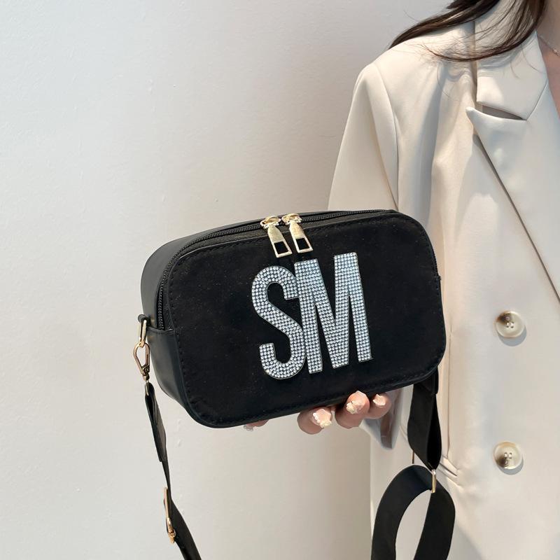 

Spring new letter printed small square bag women s leisure commuting versatile popular leisure niche light luxury messenger bag чорний