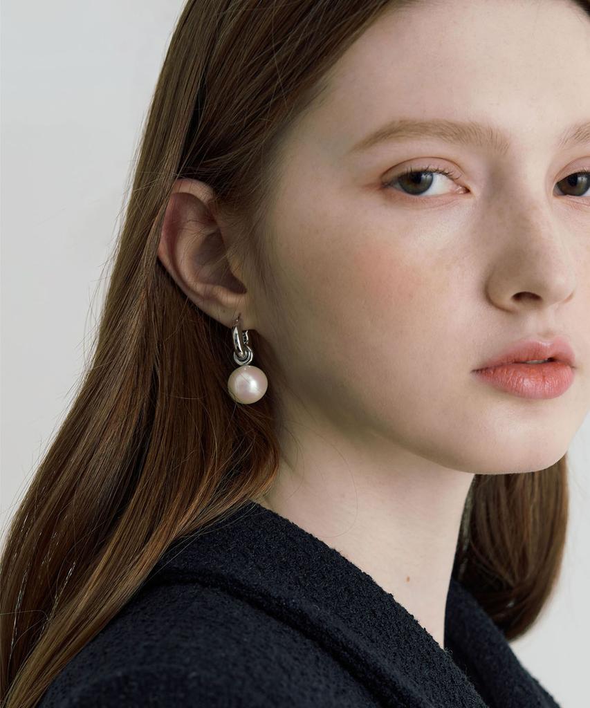 Adaul Bold Pearl Ring Earrings - 2 Colors