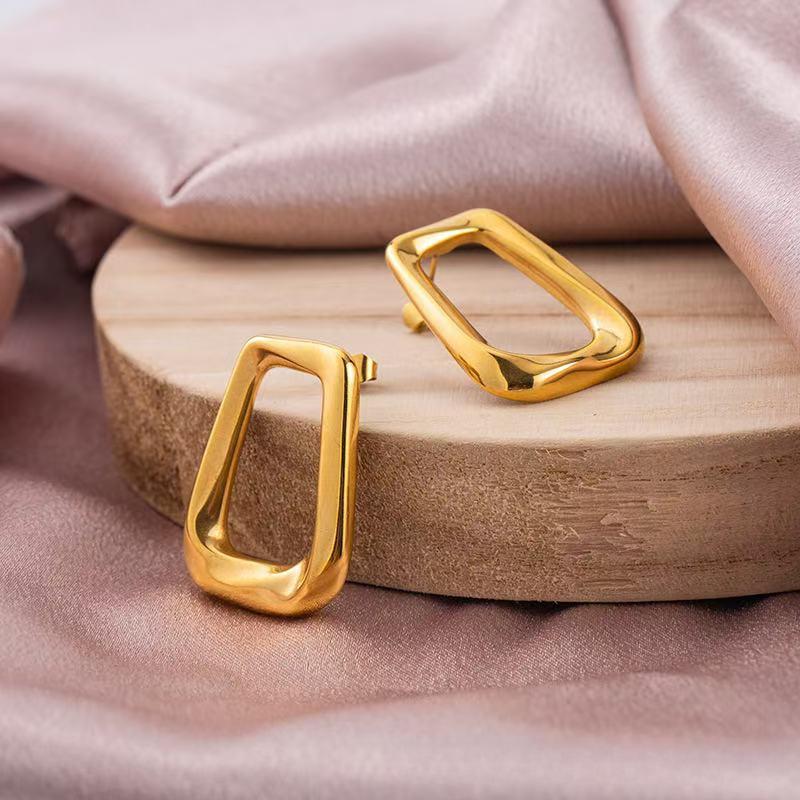 Niche Exquisite Plain Ring Earrings Light Luxury High-end Geometric Stud Earrings Simple Titanium Steel Temperament Earrings