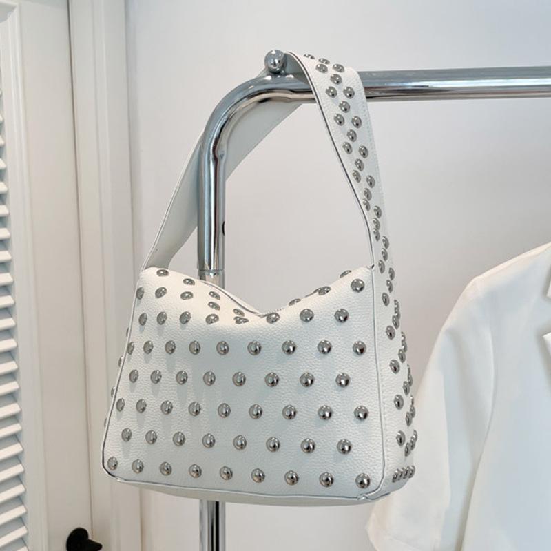 

Новая портативная сумка через плечо под мышкой с заклепками, тренд 2025, премиальная личность, сумка-локомотив, сумочка белый