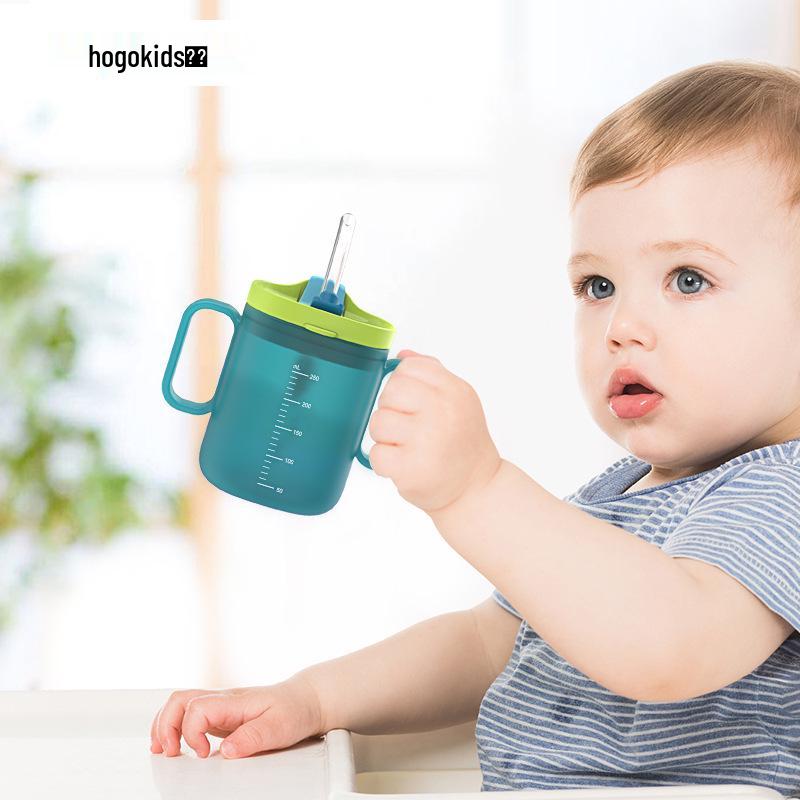 Dual-Use Cup for Kids: Straw & Duckbill Design for Easy Drinking and Learning