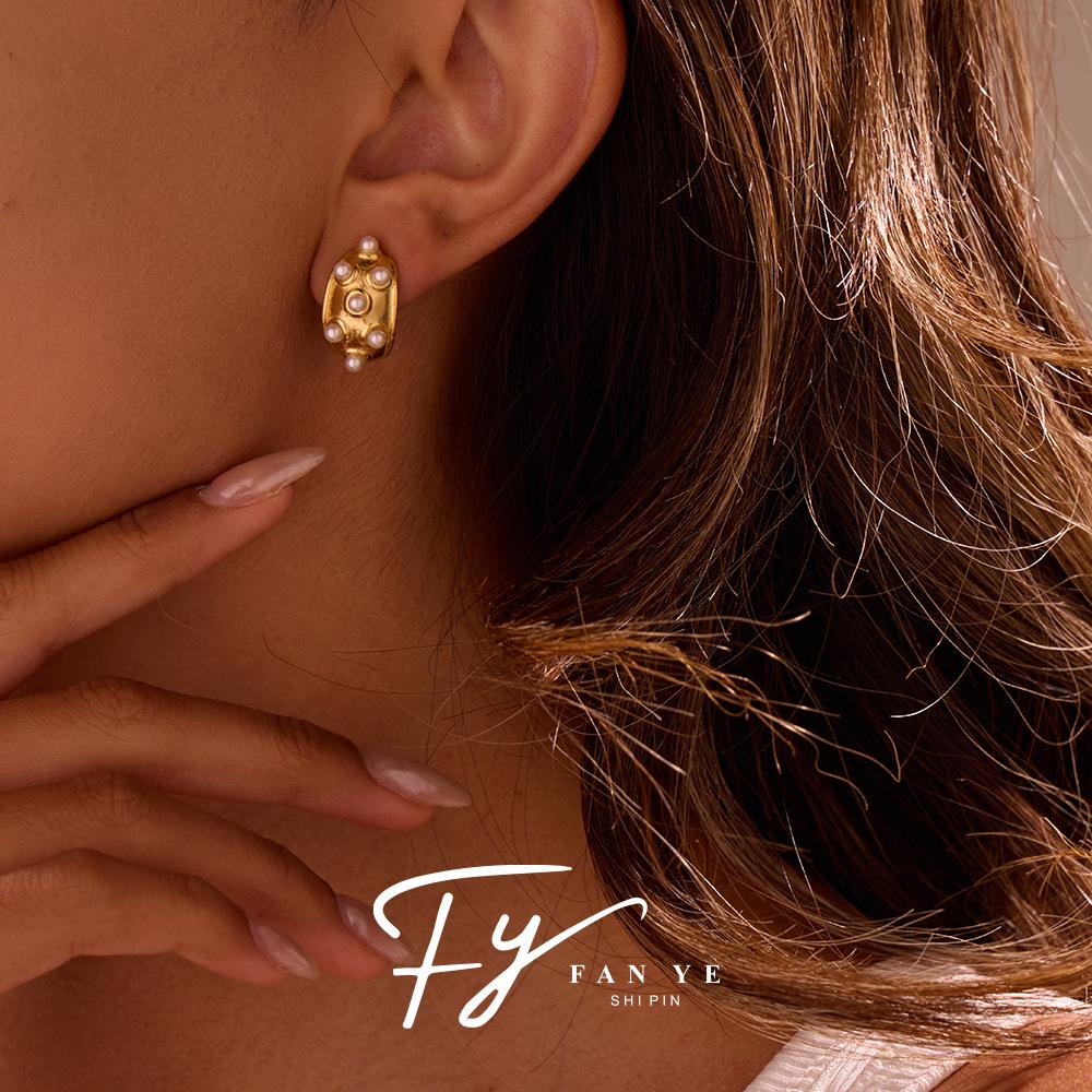 European & American Fashion C-Shaped Diamond Geometric Stainless Steel Earrings: Light Luxury, High-End Temperament