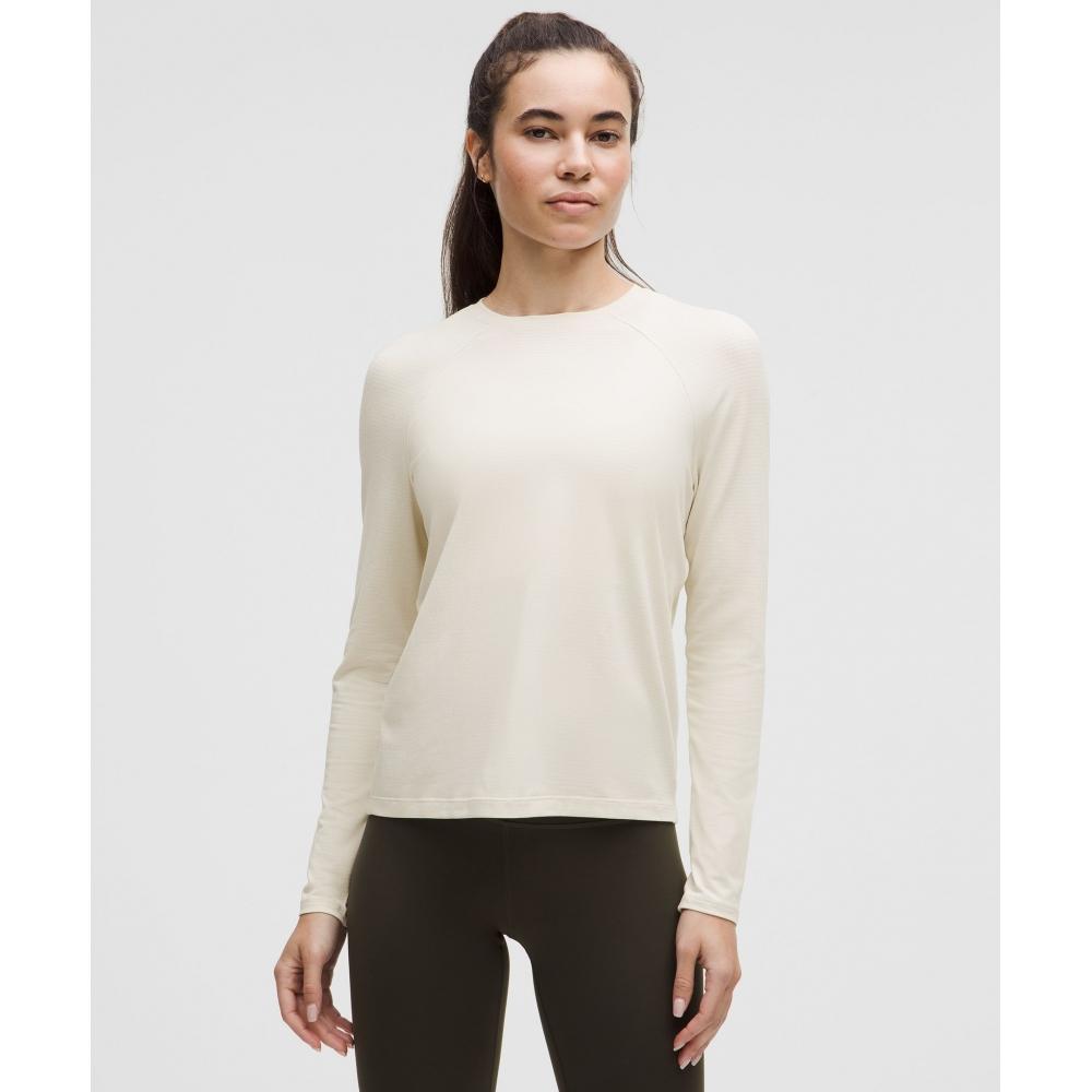 

Lululemon Лицензия на поезд классическая рубашка с длинным рукавом цвета светлой слоновой кости 8