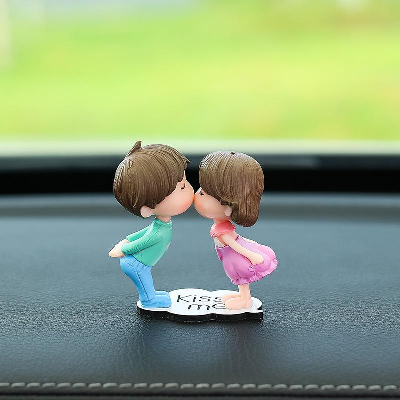Internet-famous Car Ornaments Interior Decorations for Cars Cute Kissing Couple Dolls Decorative Ornaments for Electric Vehicles
