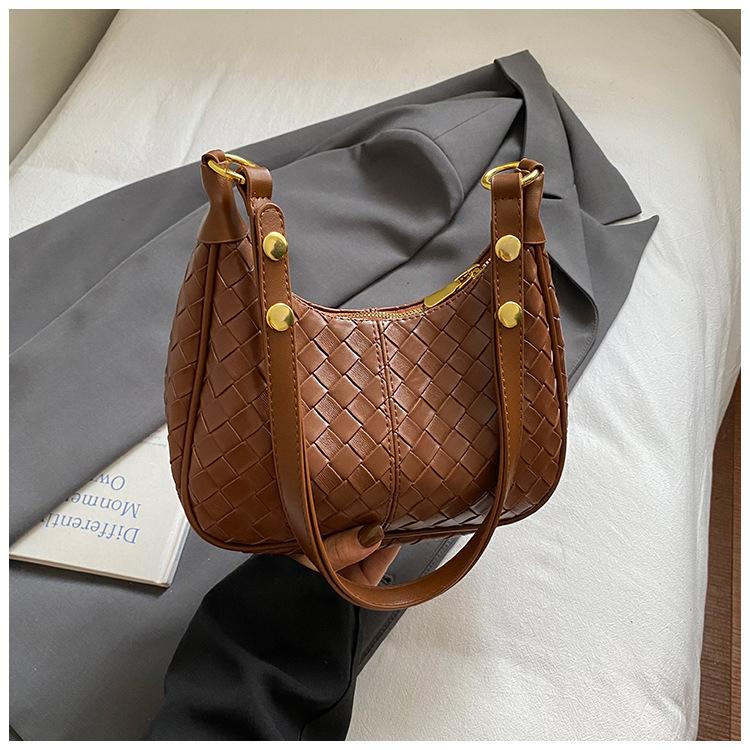 

French woven crescent crescent niche bag women s 2025 autumn new trendy texture fashion shoulder bag elegant underarm bag