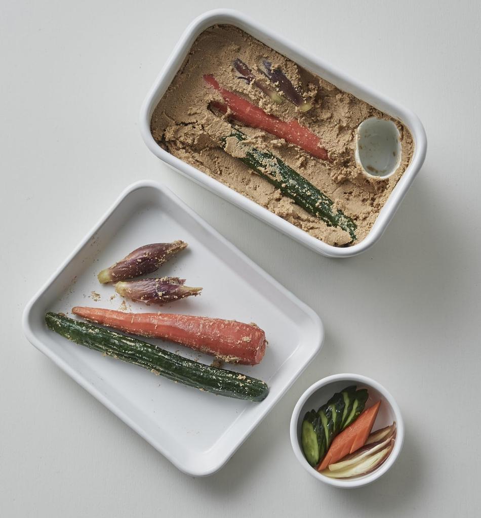 Nodahoro Enamelware Pickling with Water White Pickling Made in Container, Rectangular, 3.2L, Drainer, Series, "Nukazuke Bijin" (Beautiful Nukazuke),