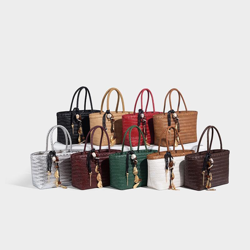 High-end Handheld Woven Bag for Women 2025 New Trendy Fashion Versatile Commuting Shoulder Crossbody Bag