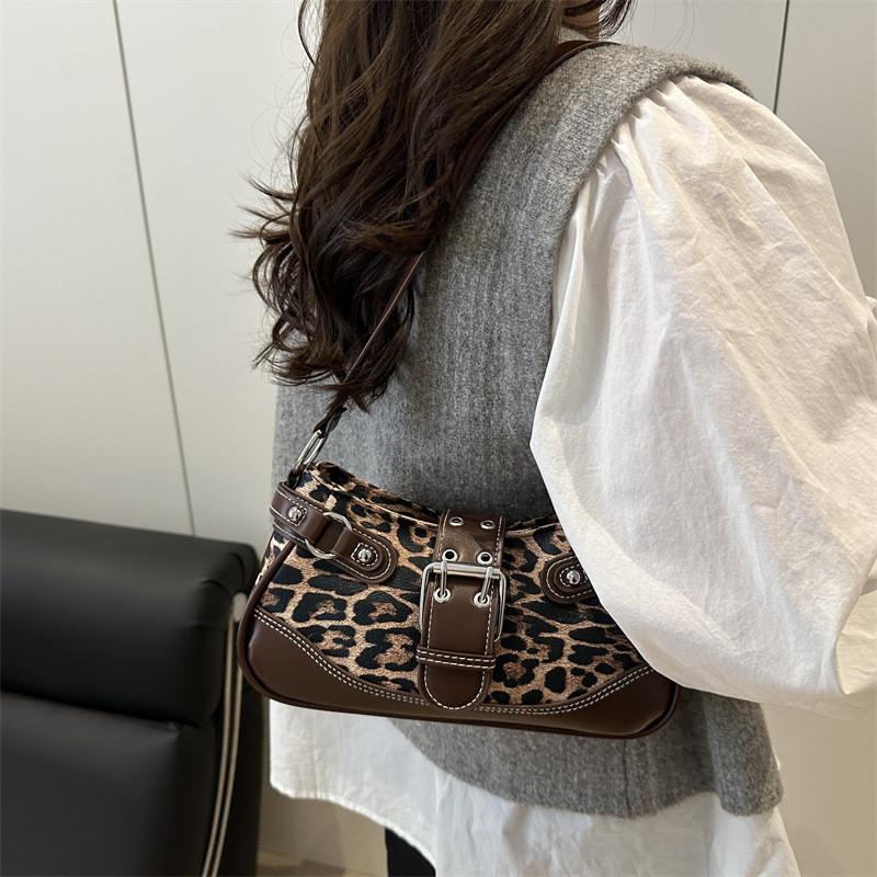 Street Style Pu Small Square Bag With Magnetic Closure For Daily Use