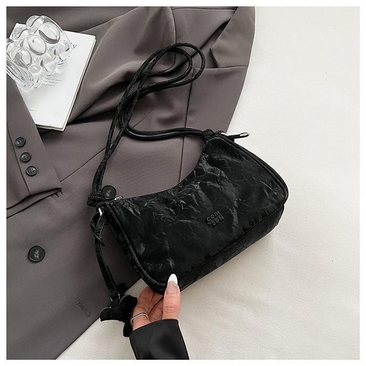 

2025 summer new pleated niche design, fashionable simple and versatile dumpling bag women s high-end sense hand carry cross-body bag чёрный