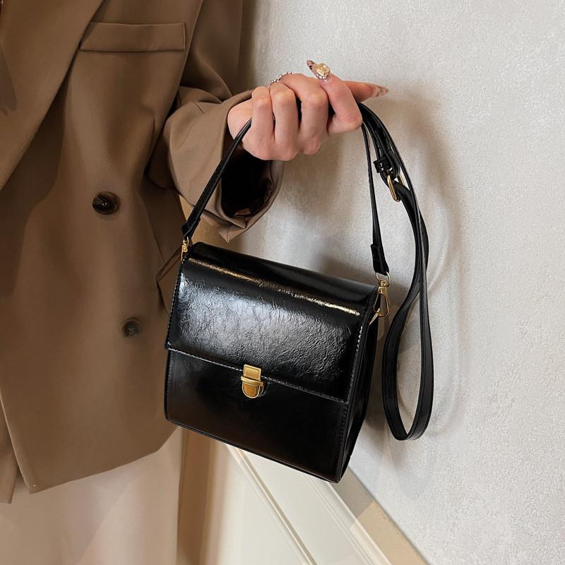 Ielgy Autumn Winter Retro Fashion Shoulder Bag Texture All-Match Cross-Body Small Square Bag