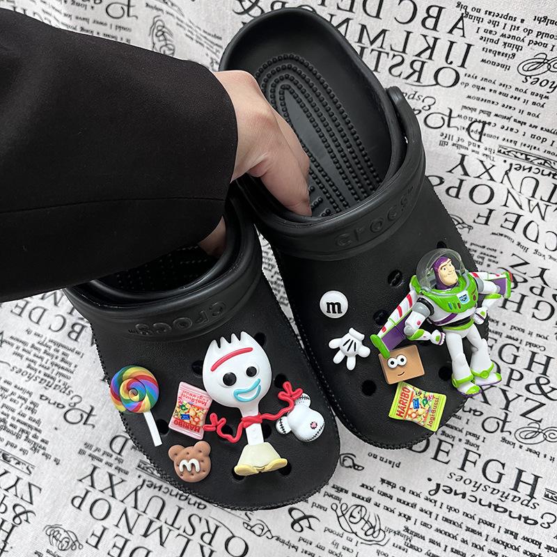 Croc Accessories: DIY Barbie Pink Y2K Emo Shoe Charms with Dark Butterfly Heart Design