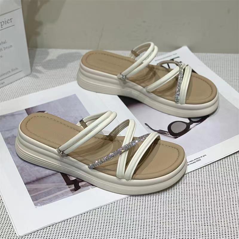 Stepping on shit with soft soles and two slippers for women's summer wear 2025 new fashionable and versatile comfortable casual non-slip beach shoes