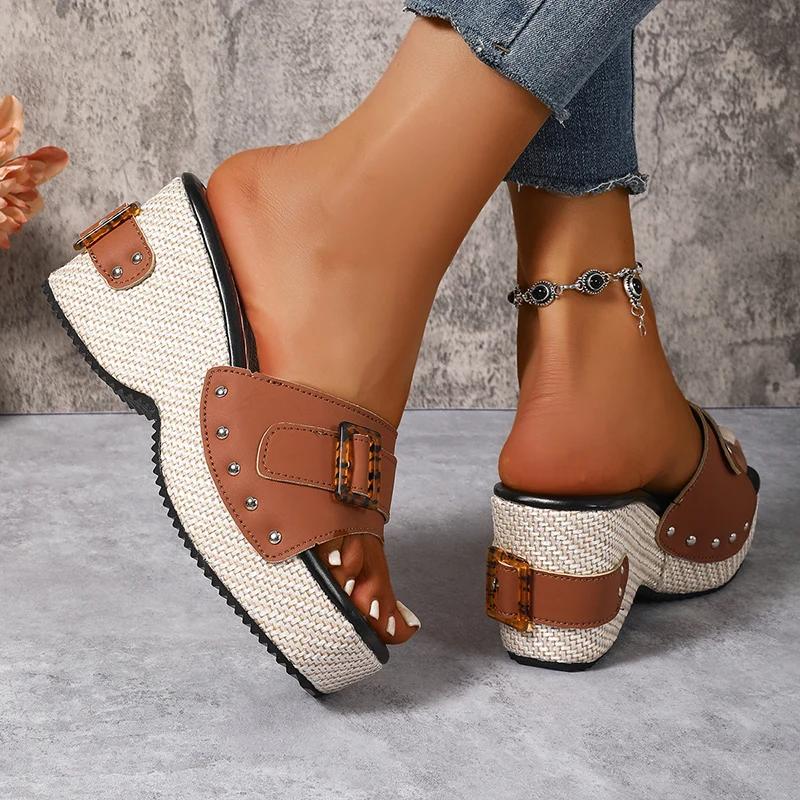 Mode Vintage Schnalle Eckige Zehen Pantoletten Damen Mode Nieten Patchwork Plateau Sandalen Dame Sommer Verschleißfest Keil Pantoletten Weiblich