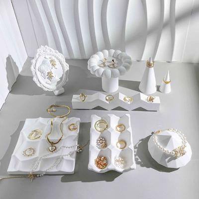 Schmuckherstellung – Verpackung & Präsentation von Schmuck
