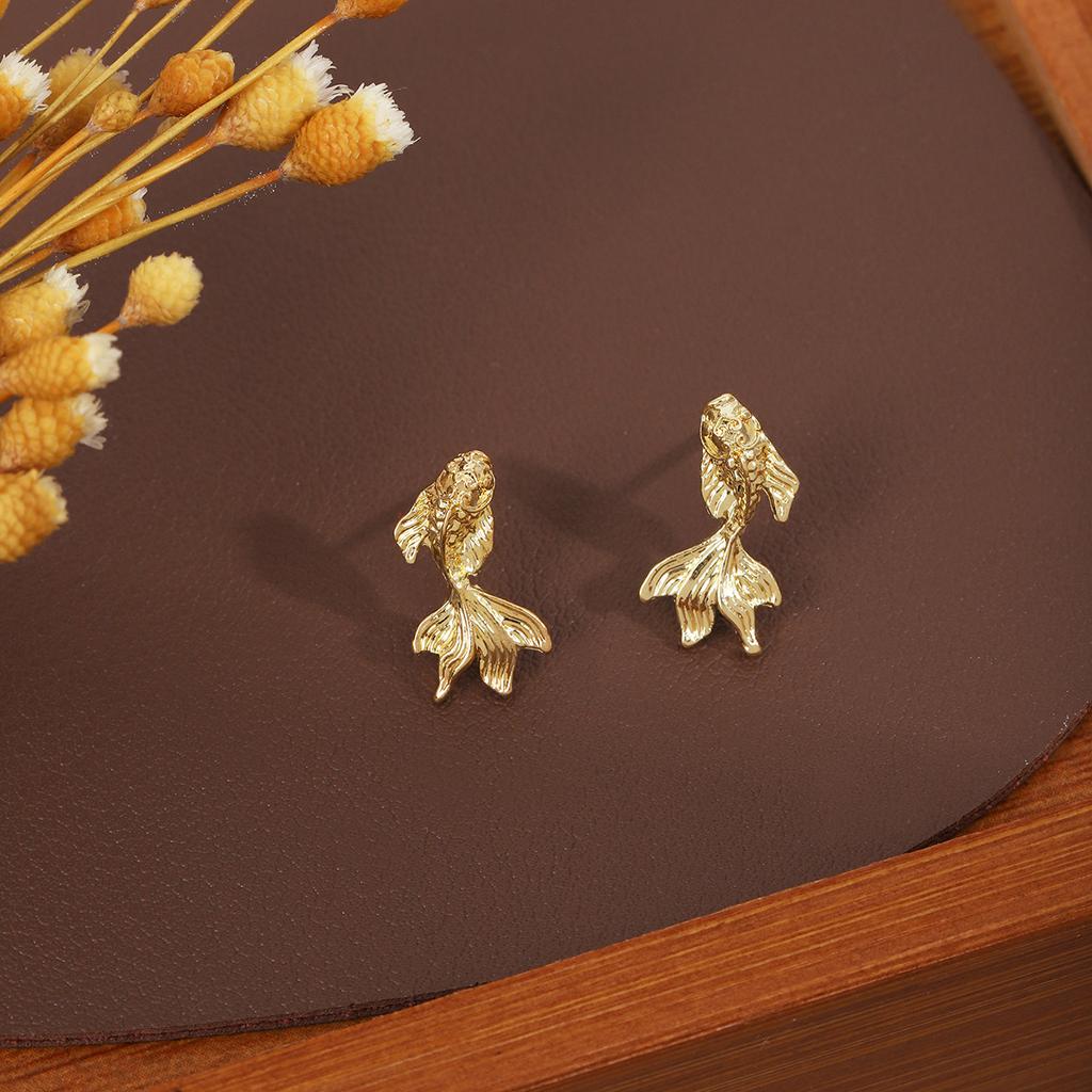 Simple Personality Small Koi Stud Earrings, High-End Mini Metal Wind Goldfish Earrings