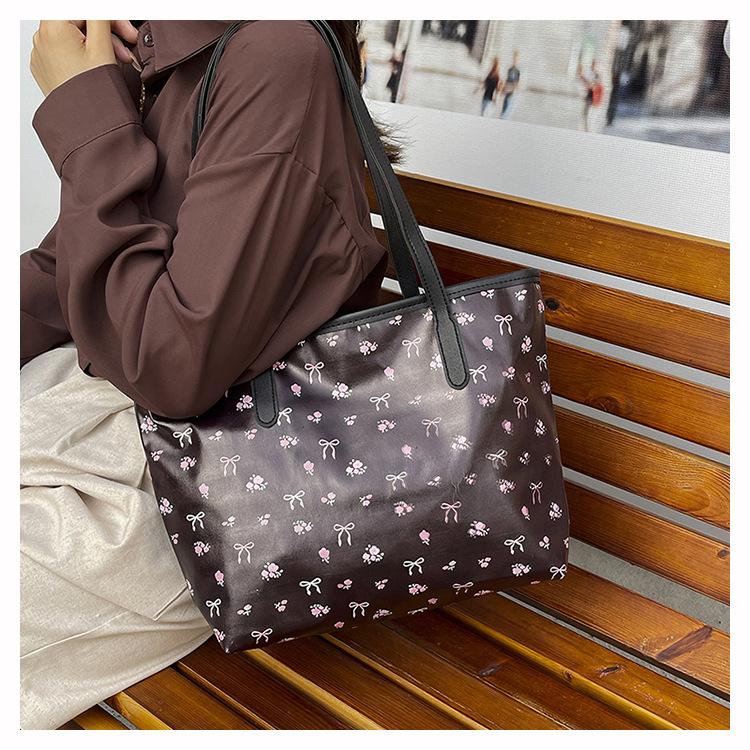 Large Capacity Printed Faux Leather Tote Bag for Women Fashionable Street Style Shoulder Purse