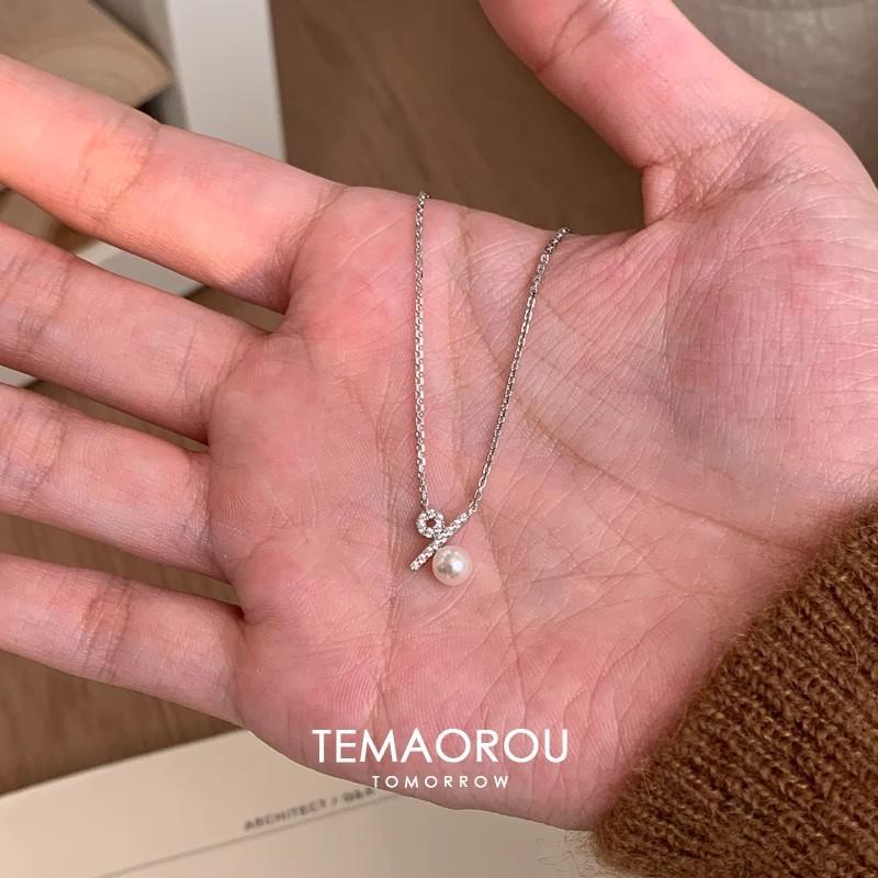 Pearl pendant necklace women s new sweater chain light luxury niche exquisite collarbone chain