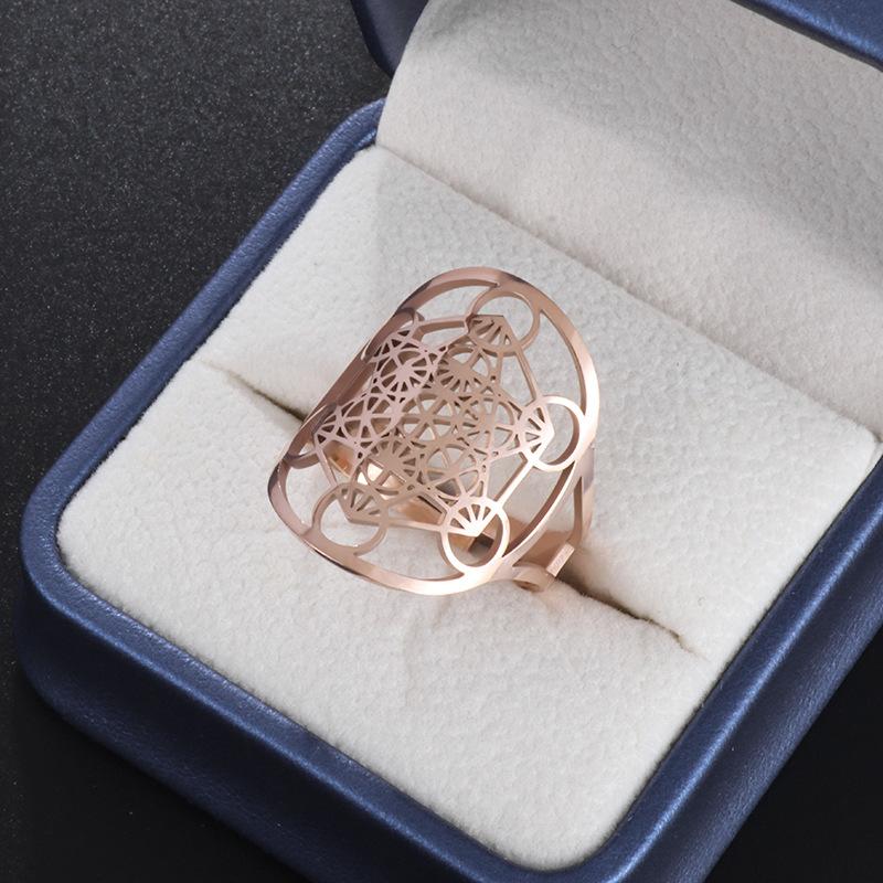 

Ирландское Обычное Стальное Полое Геометрическое Кольцо-Открывашка из Нержавеющей Стали Женский Банкетный Повседневный Ювелирный Подарок