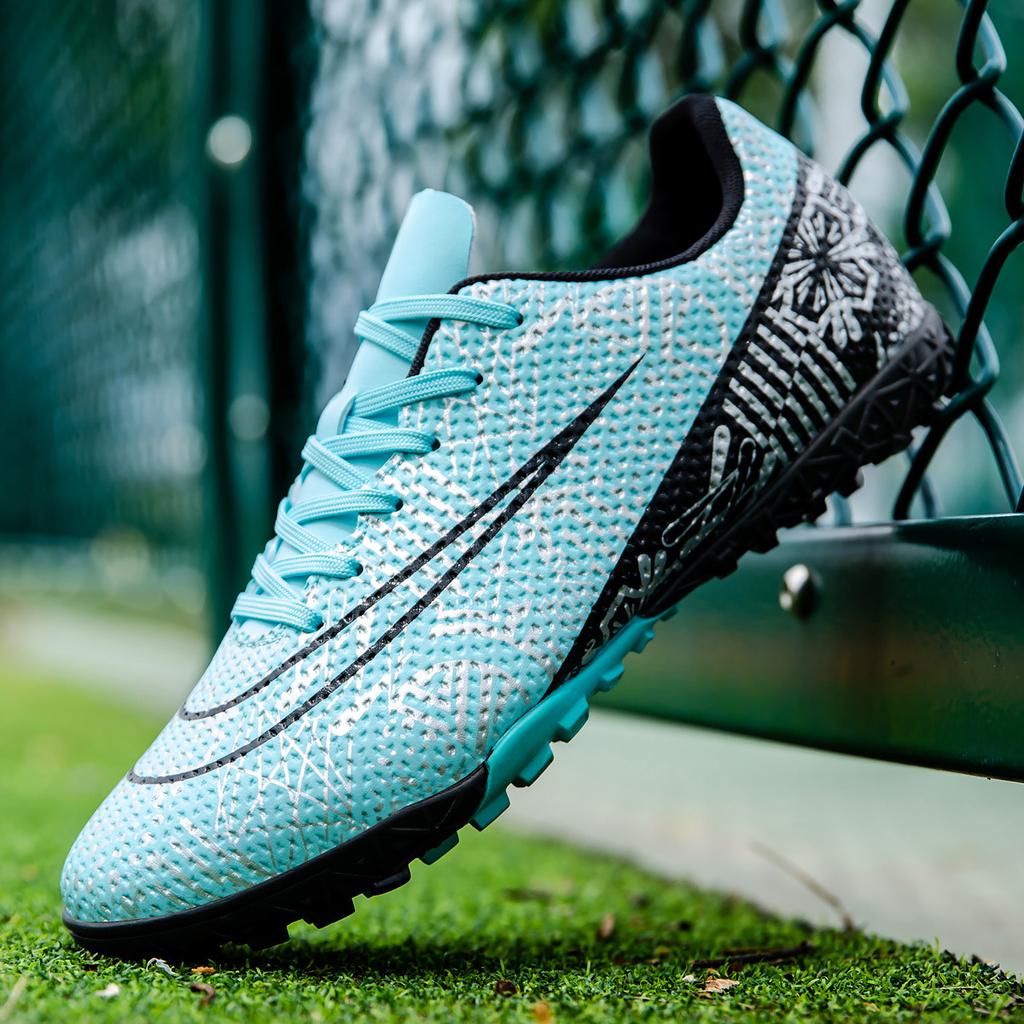 Football shoes men's low-top blue and white porcelain spikes youth professional training sneakers foreign trade explosion large size sports shoes