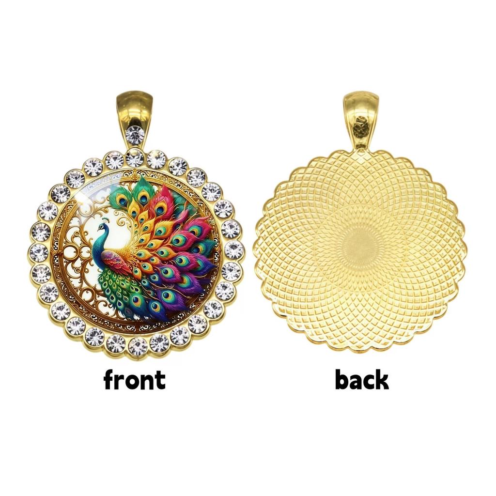 The Vintage Carved Pattern Peacock Cameo Necklace Is an Accessory That Conveys Noble Temperament and Good Wishes.