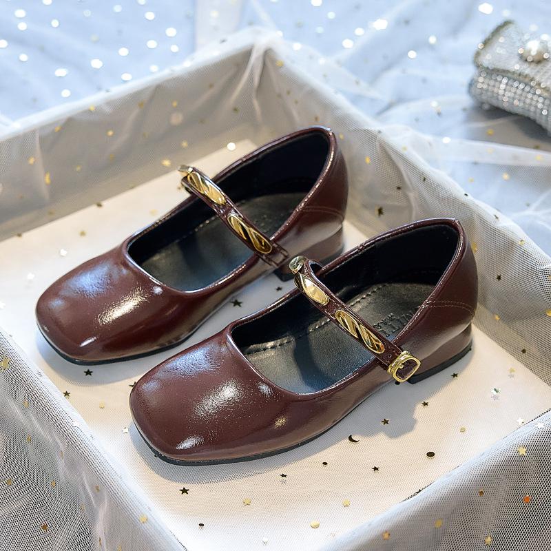 Dziecięce buty księżniczki na wysokim obcasie2026Nowe skórzane buty dziecięce na wiosnę i jesień dla małych dziewczynek, modne buty wizytowe Mary Jane