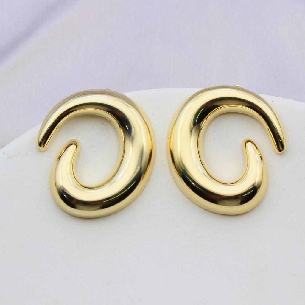 Exquisite Light Luxury Swirl Textured Gold Stud Earrings