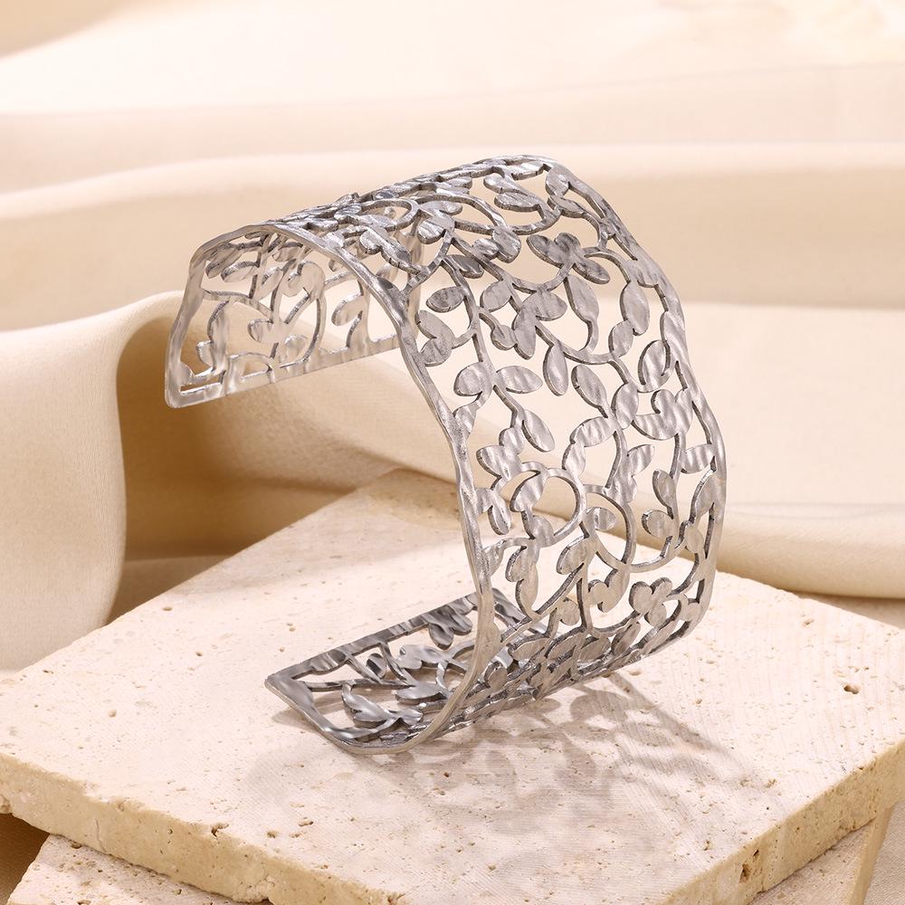 Stainless Steel Geometric Cutout Women's Hammered Bangle Bracelet