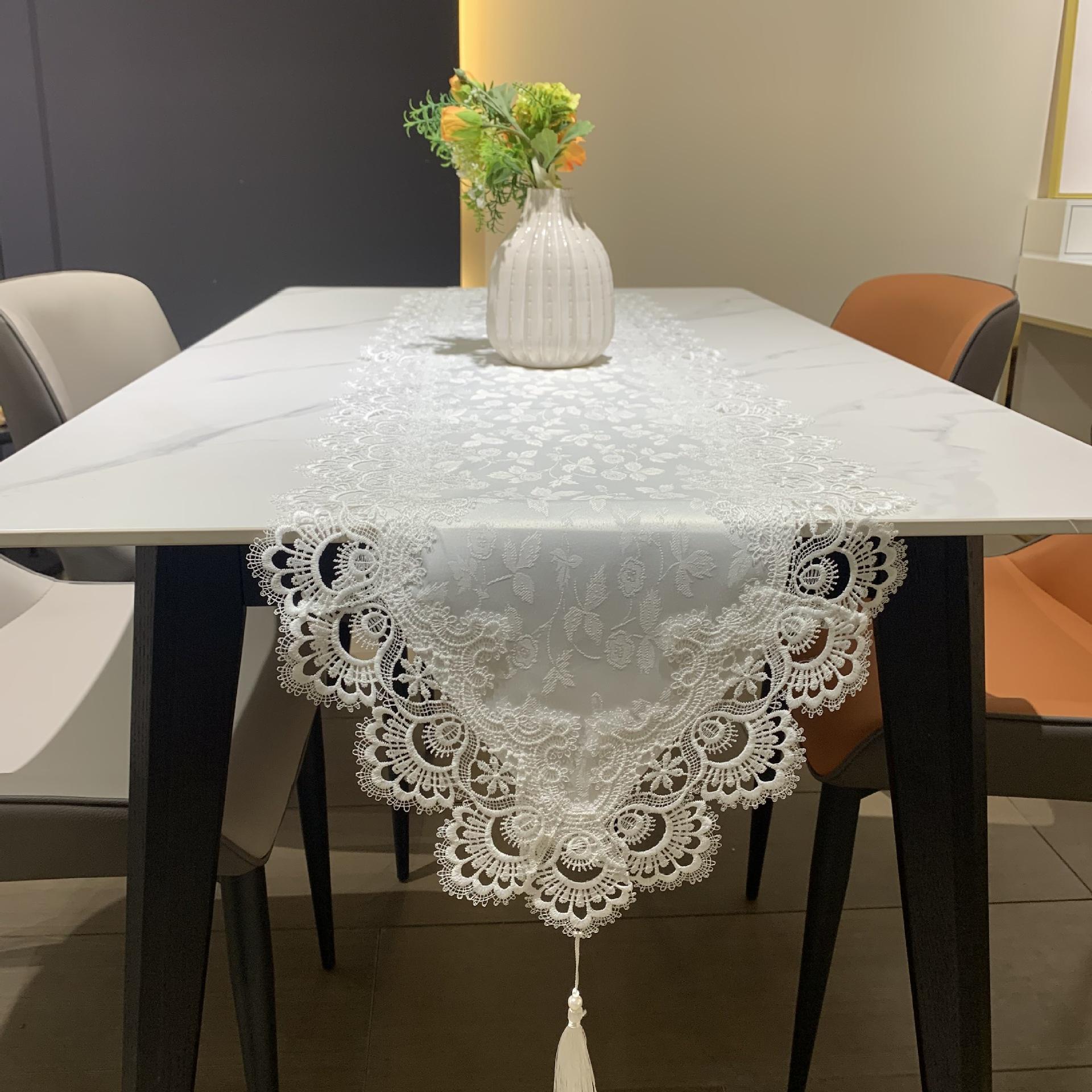 

Настольный флаг Сатиновая жаккардовая ткань С бахромой Декоративная скатерть для кофейного столика Кружевной настольный флаг 40X100 белый