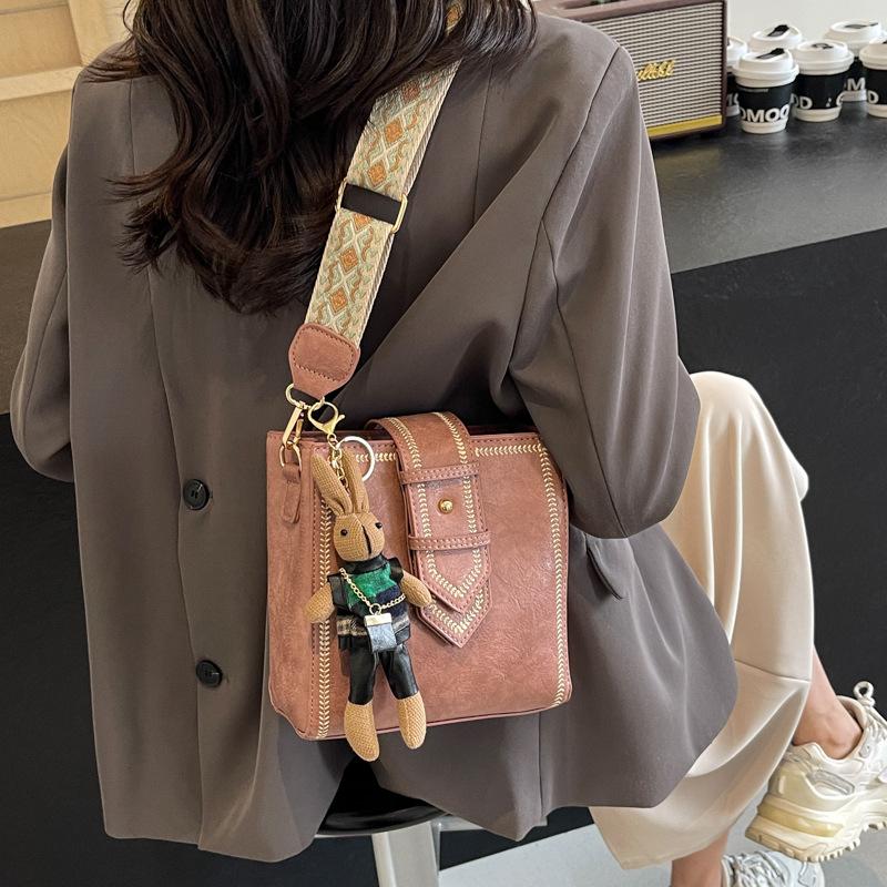 

Retro Versatile Leather Bucket Bag - Fashionable High-End Crossbody for Travel Without pendant зелёный