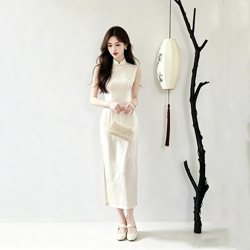 Embroidery white sleeveless national style new Chinese style Suzhou long cheongsam improved young 1011 new women's high sense