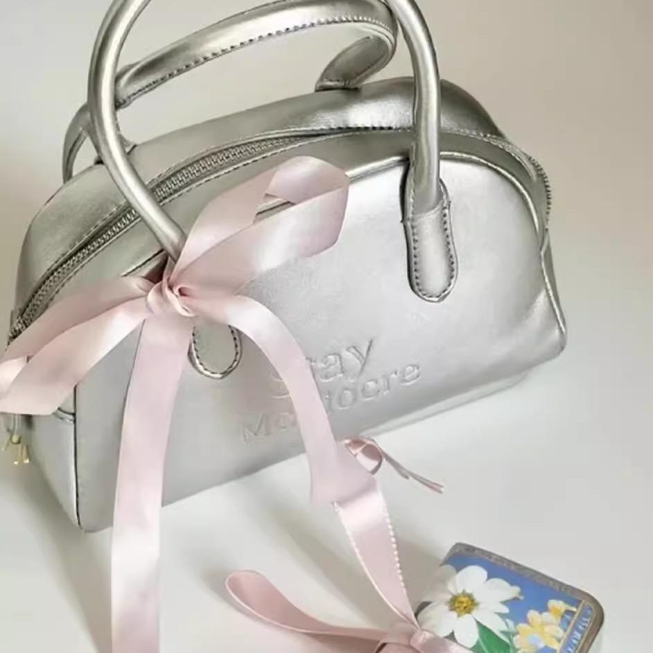 Silver Stylish Boston Tote 2024 New Large Capacity Sweet and Cool Spice Girl Style Shoulder Crossbody Bowling Bag