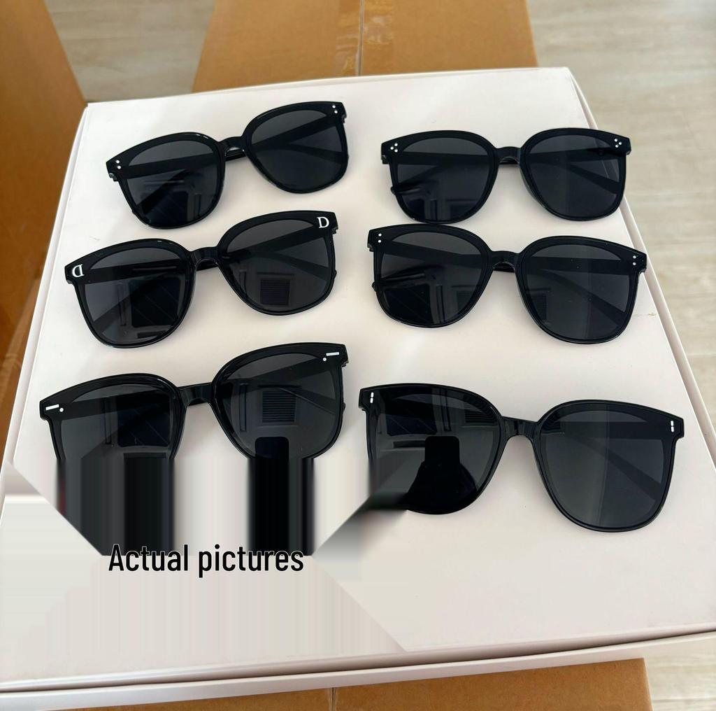 Large Frame Retro Fashion Sunglasses - Simple, Atmospheric Design for Influencers