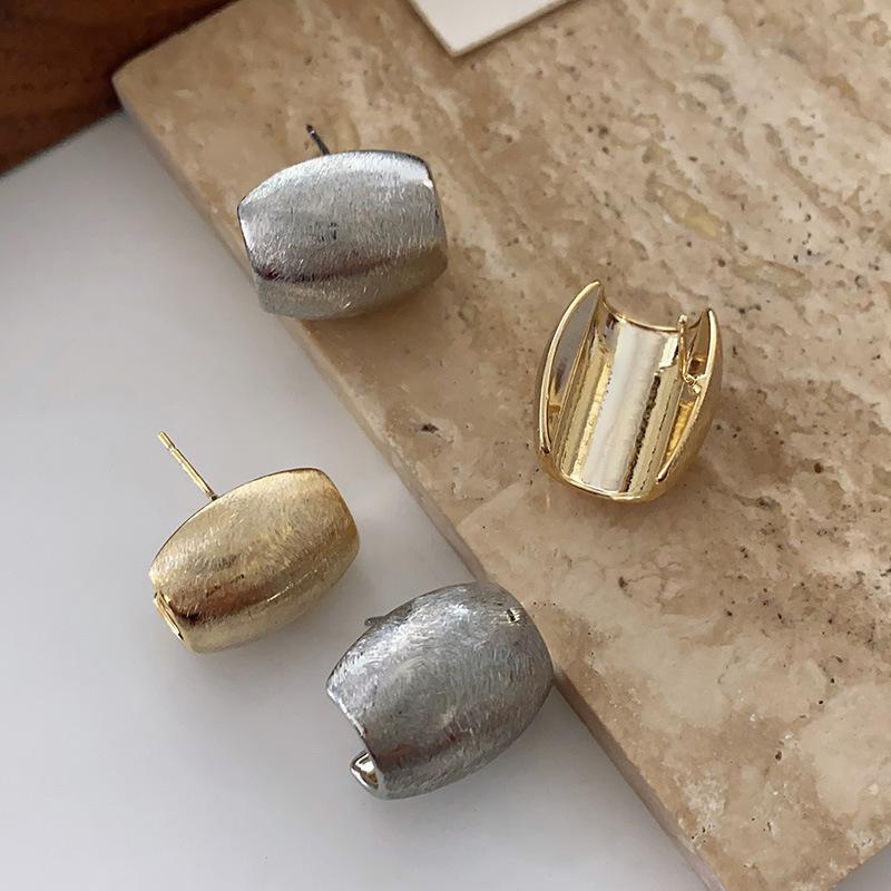 Puce Ovale Brossée, Design Coquille d'Œuf Métallique, Mode, Vent Froid Exagéré