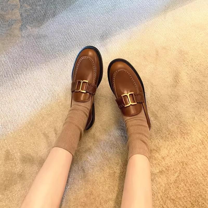 Punkt zweites Haar! Mode vielseitig neu britisch retro goldene Schnalle Slipper mit dickem Absatz Damenschuhe kleine Lederschuhe