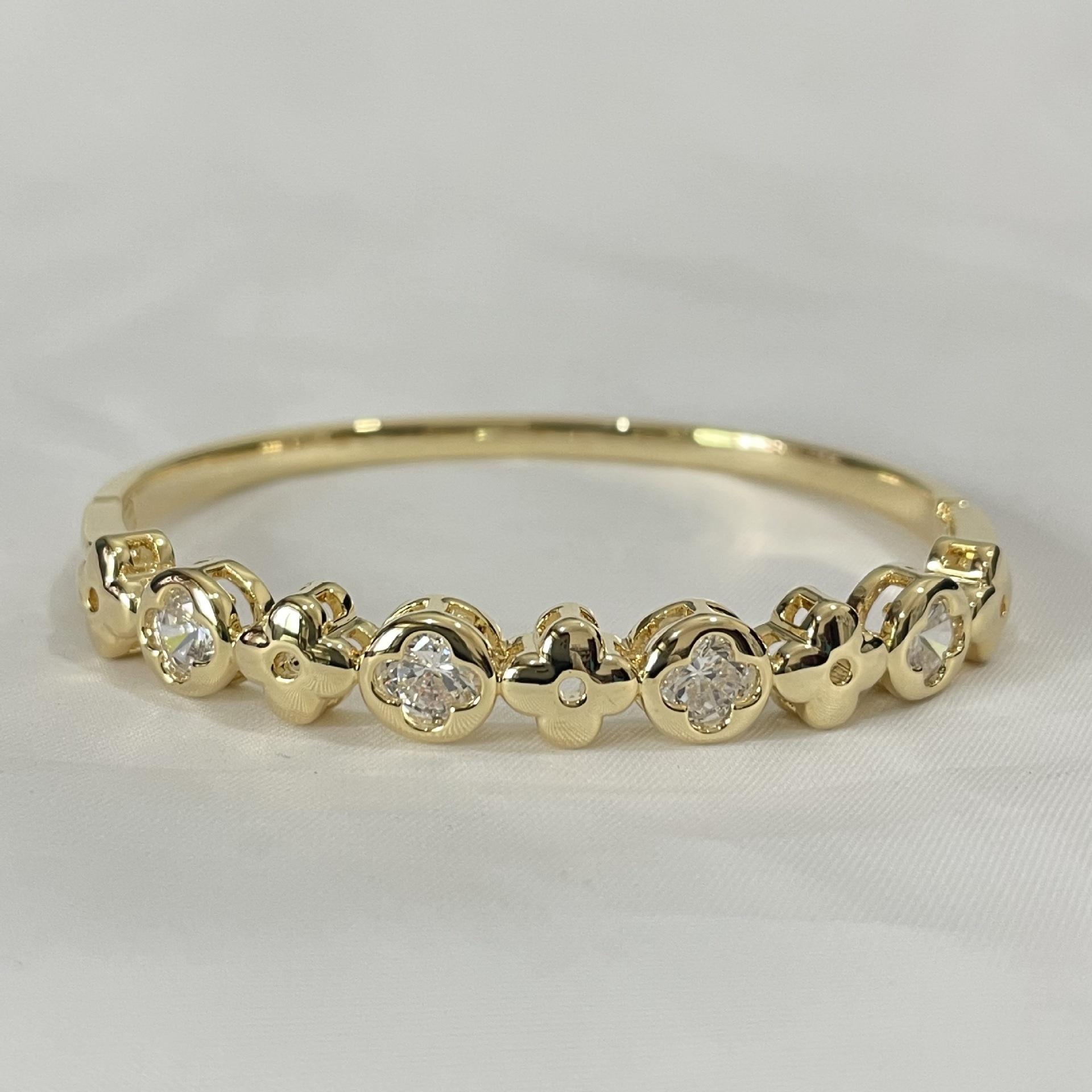 High-end Four-leaf Clover Light Luxury Fashion Jewelry Versatile Simple Women s Bracelet One Size(16-22CM)