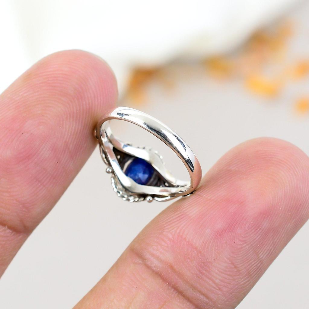 Dámský prsten se stříbrem 925 a safírem, oválným tvarem