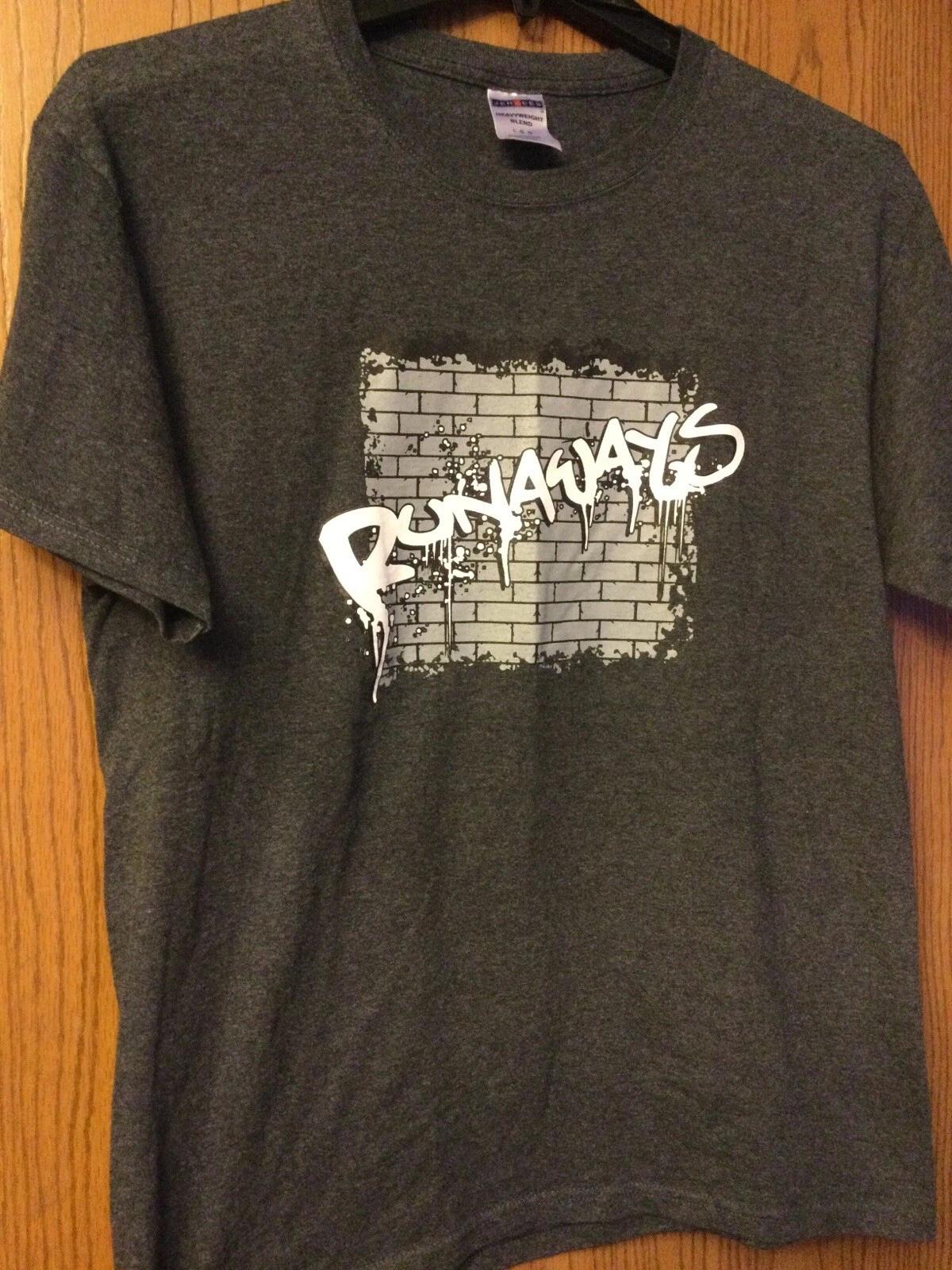 Runaways - Gray Shirt - L. 2XL