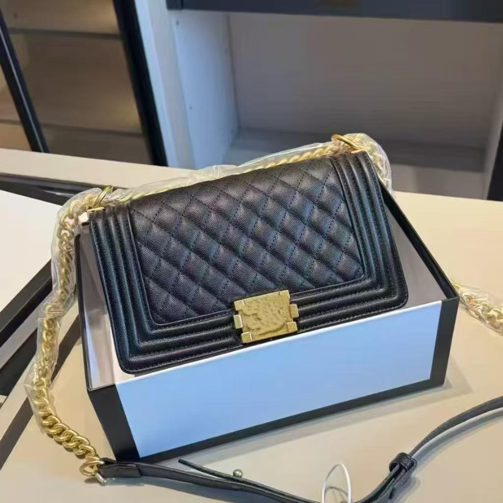 Borsa Hobo da Donna di Alta Gamma in Vacchetta a Grana Sferica Classica - Vera Pelle, Stile Spicy Mom