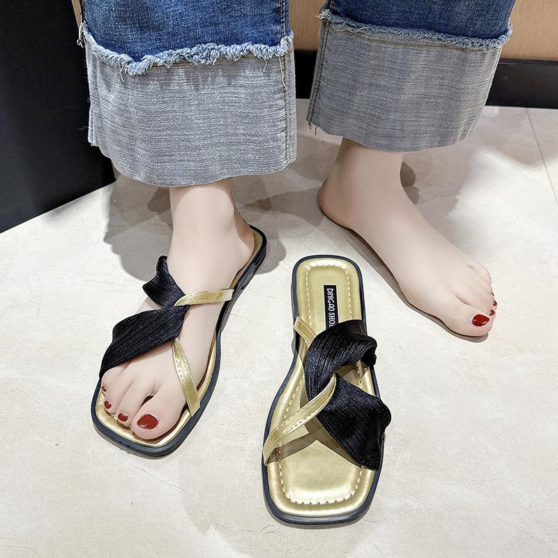 Slippers female summer wear 2025 new fashion versatile niche high sense Internet celebrity fairy wind flat bottom cool slippers