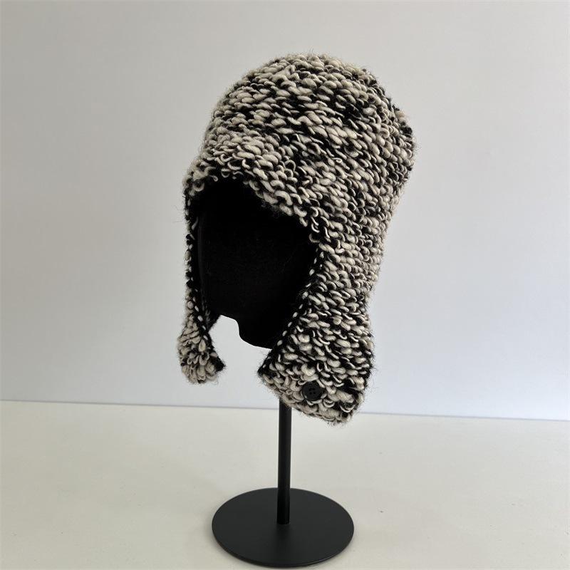 

Kusa~ Designer black and gray plush flying knitted hat women s winter warm wool ear protection hat Lei Feng hat M（56-58cm） сірий колір