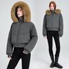 Frauenmode: Amerikanischer Stil, Hochtaillierte, Übergroße Kapuzen-Kurzjacke mit Kunstfellbesatz für Herbst und Winter