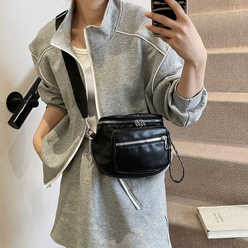 Women's bag 2025 new Korean version commuter bag trendy locomotive bag fashion casual shoulder bag solid color messenger bag