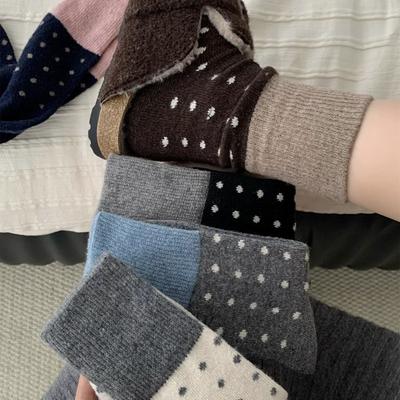 Damen Herbst und Winter Verdickte Warme Retro Passende Farbe Polka Dot Wolle Schlauch Frotteesocken