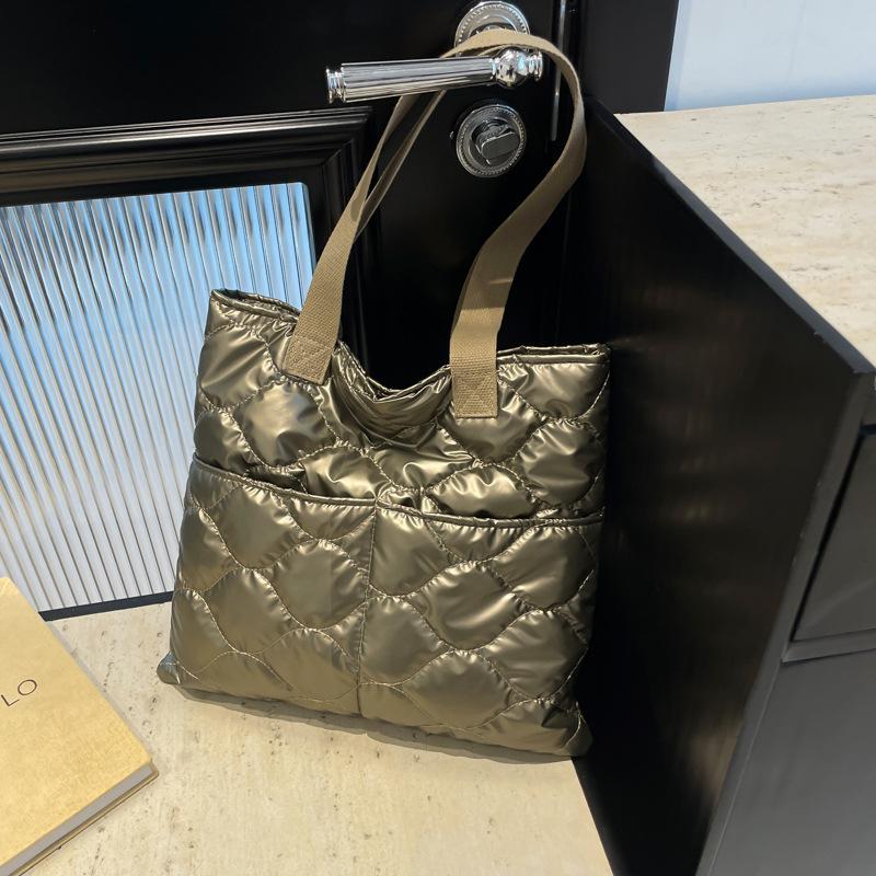 Large capacity handbag bag women's bag winter new fashion tote bag simple retro shoulder bag women