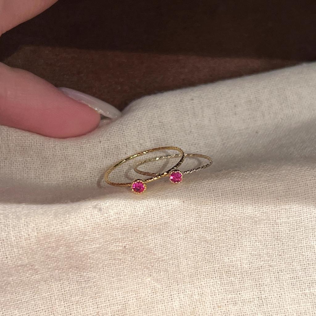 Simple Inlaid Pink Single Diamond Rings for Women Light Luxury Fine Mini Ring High-end Layered Style Suitable for Daily Jewelry