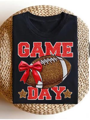 Football Mama Vibes T-Shirt Game Day Slogan Tee for Casual Loose Fit Shirt with Football Parent Design Gift for Moms Dad