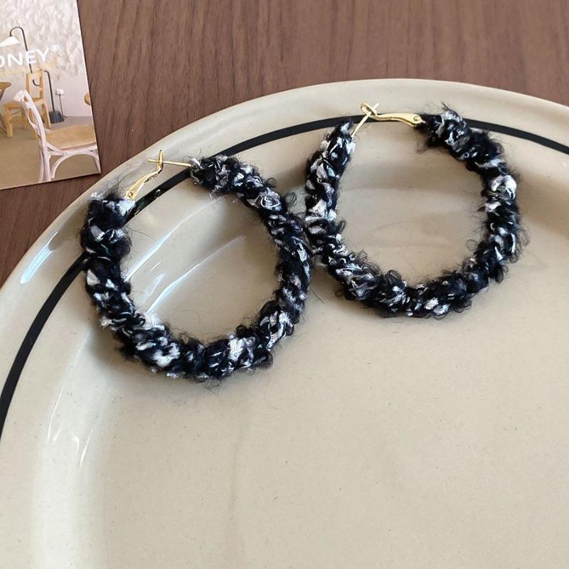 Silver Needle Black Crystal Geometric Stud Earrings Niche Versatile Earrings Temperament Light Luxury Premium Earrings