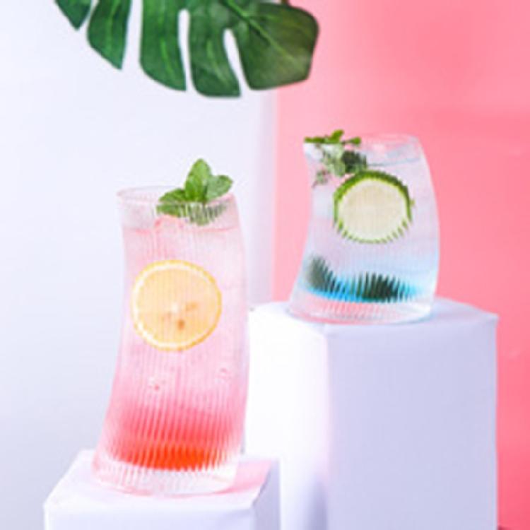 Saftgetränkebecher Mode Gebogene Form Glasbecher Kaffeetasse Transparente Gerippte Trinkgefäße für Partys Veranstaltungen